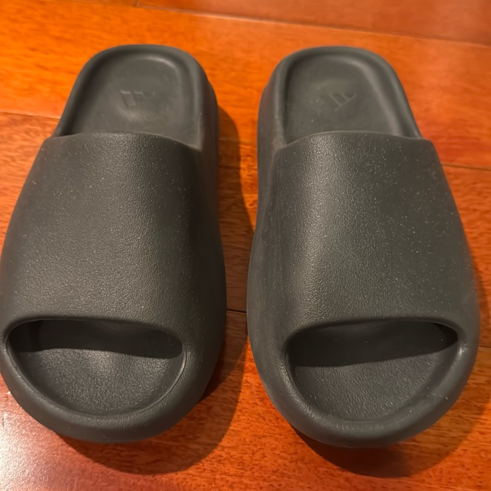Yeezy slide infant
